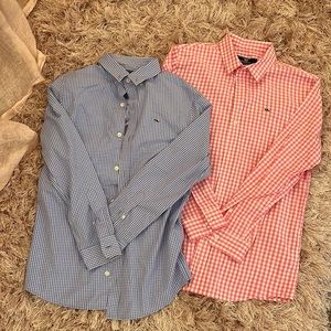 two pack button up vineyard vines shirts. Both worn once. Size mediums.Pink/blue